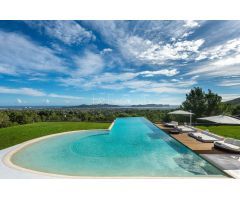 VILLA DE ESTILO MEDITERRÁNEO CON VISTAS AL MAR