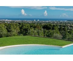 VILLA DE ESTILO MEDITERRÁNEO CON VISTAS AL MAR