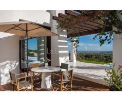 VILLA DE ESTILO MEDITERRÁNEO CON VISTAS AL MAR