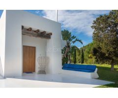 VILLA DE ESTILO MEDITERRÁNEO CON VISTAS AL MAR