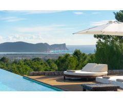 VILLA DE ESTILO MEDITERRÁNEO CON VISTAS AL MAR