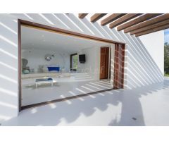 VILLA DE ESTILO MEDITERRÁNEO CON VISTAS AL MAR