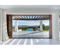 VILLA DE ESTILO MEDITERRÁNEO CON VISTAS AL MAR