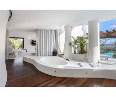 VILLA DE ESTILO MEDITERRÁNEO CON VISTAS AL MAR