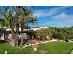 VILLA DE ESTILO MEDITERRÁNEO CON VISTAS AL MAR