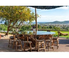 VILLA DE ESTILO MEDITERRÁNEO CON VISTAS AL MAR