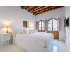 VILLA DE ESTILO MEDITERRÁNEO CON VISTAS AL MAR