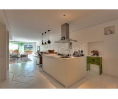 APARTAMENTO DE LUJO FRENTE AL MAR EN IBIZA