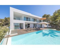 VILLA CON VISTAS PANORÁMICAS AL MAR DISPONIBLE EN ALQUILER