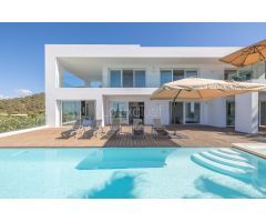 VILLA CON VISTAS PANORÁMICAS AL MAR DISPONIBLE EN ALQUILER