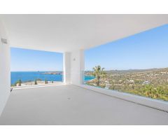 VILLA CON VISTAS PANORÁMICAS AL MAR DISPONIBLE EN ALQUILER