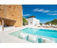 VILLA  DE ARQUITECTURA TRADICIONAL IBICENCA DISPONIBLE EN ALQUILER VACACIONAL