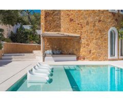 VILLA  DE ARQUITECTURA TRADICIONAL IBICENCA DISPONIBLE EN ALQUILER VACACIONAL