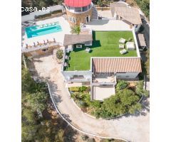 VILLA  DE ARQUITECTURA TRADICIONAL IBICENCA DISPONIBLE EN ALQUILER VACACIONAL