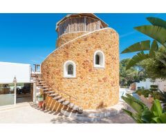 VILLA  DE ARQUITECTURA TRADICIONAL IBICENCA DISPONIBLE EN ALQUILER VACACIONAL