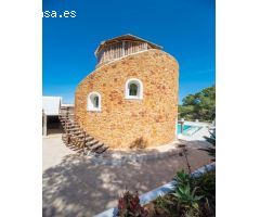 VILLA  DE ARQUITECTURA TRADICIONAL IBICENCA DISPONIBLE EN ALQUILER VACACIONAL