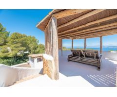 VILLA  DE ARQUITECTURA TRADICIONAL IBICENCA DISPONIBLE EN ALQUILER VACACIONAL