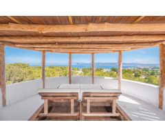 VILLA  DE ARQUITECTURA TRADICIONAL IBICENCA DISPONIBLE EN ALQUILER VACACIONAL