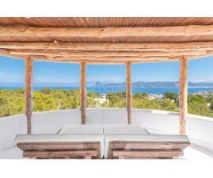 VILLA  DE ARQUITECTURA TRADICIONAL IBICENCA DISPONIBLE EN ALQUILER VACACIONAL