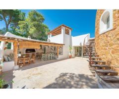 VILLA  DE ARQUITECTURA TRADICIONAL IBICENCA DISPONIBLE EN ALQUILER VACACIONAL