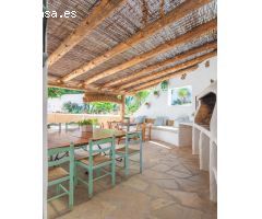 VILLA  DE ARQUITECTURA TRADICIONAL IBICENCA DISPONIBLE EN ALQUILER VACACIONAL