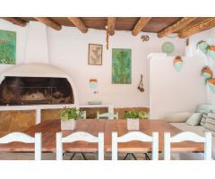 VILLA  DE ARQUITECTURA TRADICIONAL IBICENCA DISPONIBLE EN ALQUILER VACACIONAL