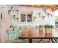 VILLA  DE ARQUITECTURA TRADICIONAL IBICENCA DISPONIBLE EN ALQUILER VACACIONAL