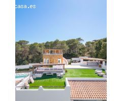 VILLA  DE ARQUITECTURA TRADICIONAL IBICENCA DISPONIBLE EN ALQUILER VACACIONAL