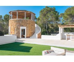 VILLA  DE ARQUITECTURA TRADICIONAL IBICENCA DISPONIBLE EN ALQUILER VACACIONAL