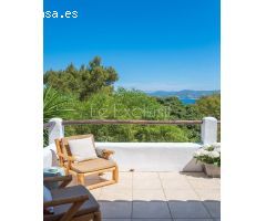 VILLA  DE ARQUITECTURA TRADICIONAL IBICENCA DISPONIBLE EN ALQUILER VACACIONAL
