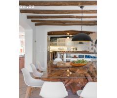 VILLA  DE ARQUITECTURA TRADICIONAL IBICENCA DISPONIBLE EN ALQUILER VACACIONAL