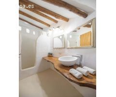 VILLA  DE ARQUITECTURA TRADICIONAL IBICENCA DISPONIBLE EN ALQUILER VACACIONAL