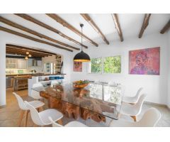 VILLA  DE ARQUITECTURA TRADICIONAL IBICENCA DISPONIBLE EN ALQUILER VACACIONAL