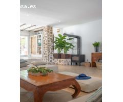 VILLA  DE ARQUITECTURA TRADICIONAL IBICENCA DISPONIBLE EN ALQUILER VACACIONAL