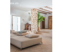 VILLA  DE ARQUITECTURA TRADICIONAL IBICENCA DISPONIBLE EN ALQUILER VACACIONAL