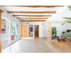 VILLA  DE ARQUITECTURA TRADICIONAL IBICENCA DISPONIBLE EN ALQUILER VACACIONAL