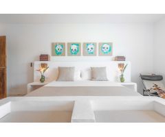 VILLA  DE ARQUITECTURA TRADICIONAL IBICENCA DISPONIBLE EN ALQUILER VACACIONAL