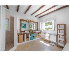 VILLA  DE ARQUITECTURA TRADICIONAL IBICENCA DISPONIBLE EN ALQUILER VACACIONAL