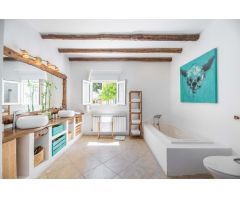 VILLA  DE ARQUITECTURA TRADICIONAL IBICENCA DISPONIBLE EN ALQUILER VACACIONAL