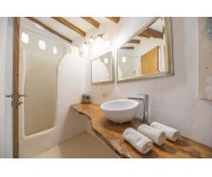 VILLA  DE ARQUITECTURA TRADICIONAL IBICENCA DISPONIBLE EN ALQUILER VACACIONAL