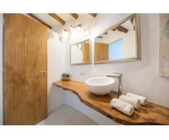 VILLA  DE ARQUITECTURA TRADICIONAL IBICENCA DISPONIBLE EN ALQUILER VACACIONAL