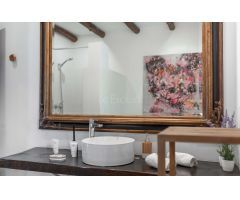 VILLA  DE ARQUITECTURA TRADICIONAL IBICENCA DISPONIBLE EN ALQUILER VACACIONAL