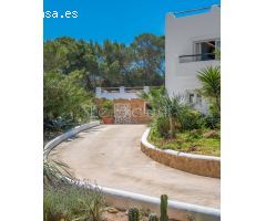 VILLA  DE ARQUITECTURA TRADICIONAL IBICENCA DISPONIBLE EN ALQUILER VACACIONAL
