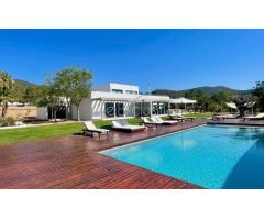MAGNÍFICA VILLA EN LA EXCLUSIVA ZONA DE BENIMUSA