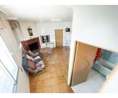 Casa de pueblo esquinera a la venta