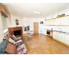 Casa de pueblo esquinera a la venta