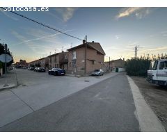 ¡Oportunidad de inversión en Mallen! Amplia finca de 4.743 m².