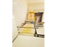 Se vende casa de 2 plantas, con panaderia y maquinaria, en Elda. OPORTUNIDAD DE NEGOCIO