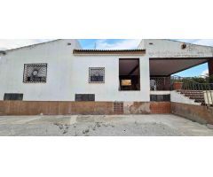EN VENTA CHALET EN SAX ZONA PARTIDA CHORRILLO