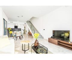 SE VENDE CHALET DE OBRA NUEVA CON PISCINA EN BENIJOFAR